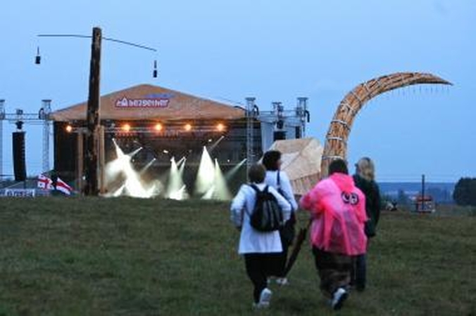Filantropija: sostinės darželiai dėl sumažinto savivaldybės finansavimo išeina priverstinių atostogų, lėšų trūksta viskam, bet festivaliui "Be2gether" atsirado 780 tūkst. litų iš...