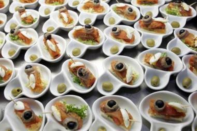 Tradicija: ispaniški vakarai neįsivaizduojami be vyno ir tapas.
