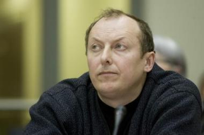 Tąsa: prieš 10 metų sugalvotos akcijos detalę R.Antinis įgyvendino šią vasarą prie „Romuvos“ kino teatro, po garsiosiomis Laisvės alėjos grotelėmis pakišdamas grupelę studentų.