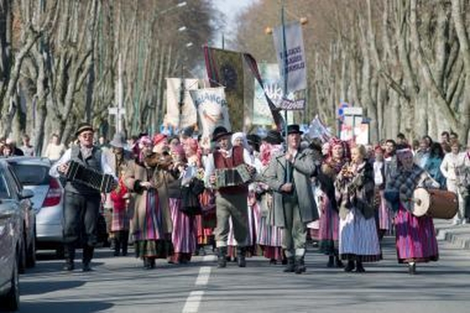 Jurginės prikėlė Palangą iš miego