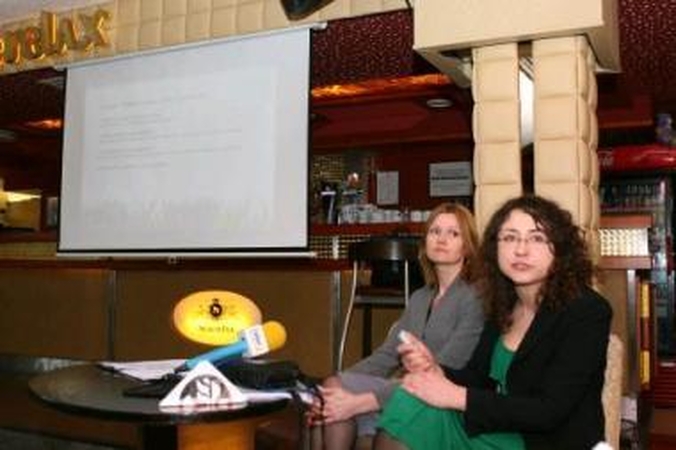 Perspektyva: parodą "Individuali statyba–2010" ir mugę "Mano sodas–2010" pristačiusios V.Žutautaitė-Medzelė ir Lina Augucevičiūtė viliasi, kad renginiai sulauks deramo lankytojų...