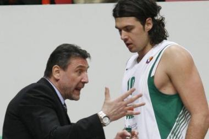 Etapas: V.Chomičiaus (kairėje) treniruojama "Uniks" ekipa siekia kelialapio į Europos taurės turnyro ketvirtfinalį.