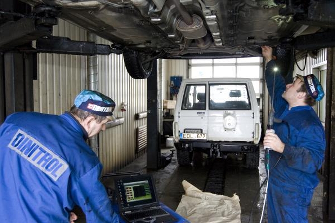 Padariniai: neretai automobilių savininkai pas meistrus atskuba per vėlai, kai rūdys gerokai išplitusios.
