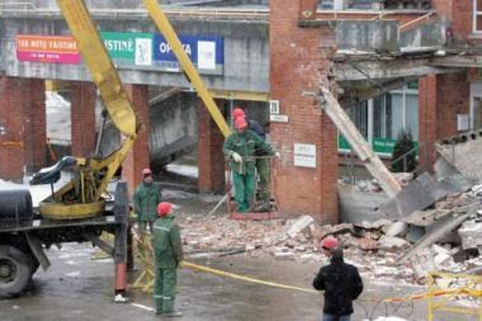 Tvarkomas apgriuvęs prekybos centras