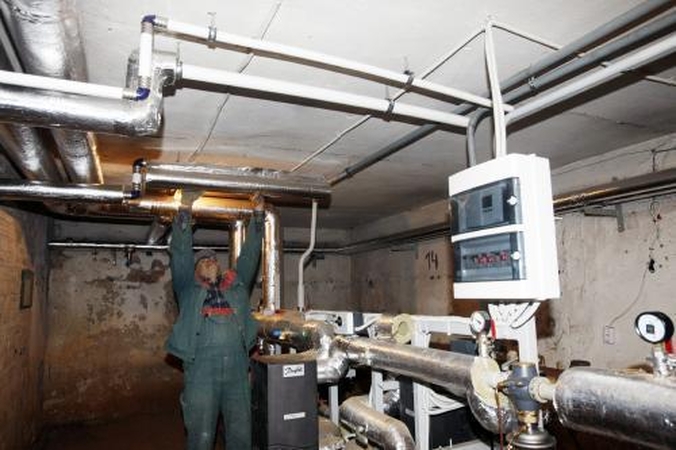 Leidimą šildytis išduos namo prižiūrėtojas