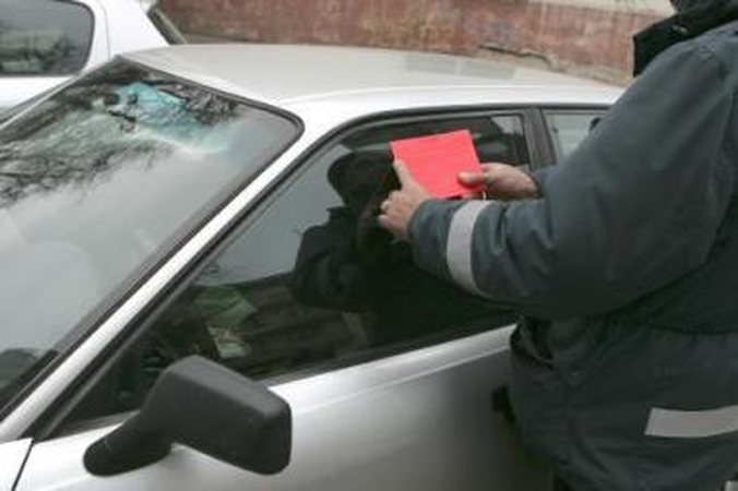 Nuostoliai: nesumokėjus už automobilio stovėjimą, gresia bauda iki 100 litų.