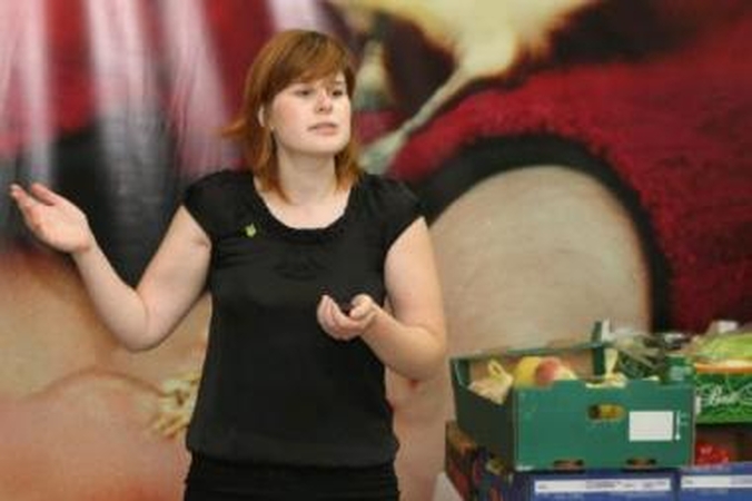 Idėja: "Maisto banko" tikslas – rinkti maistą ir išdalyti jį skurstantiems.