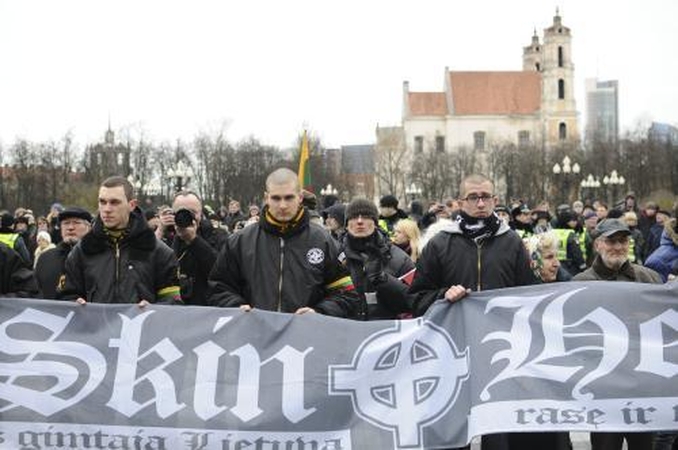 Nacionalistus valdžia stumia už upės
