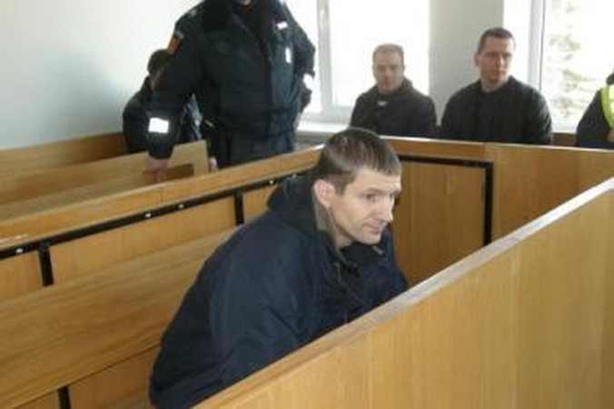 Nuostata: išklausęs policijos budėtojo pasakojimo E.Salys nusivylęs replikavo: „Aš nepažįstu šito žmogaus ir neturėjau prieš jį nieko blogo. Pasirodo, jie visi melagiai.“
