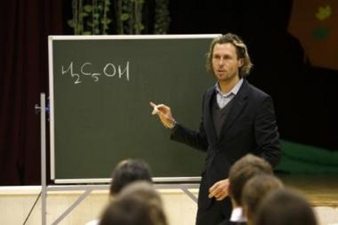 Spragos: L.Karaliaus klaidas lentoje pastebėję jo buvusios mokyklos mokytojai raudo iš gėdos.