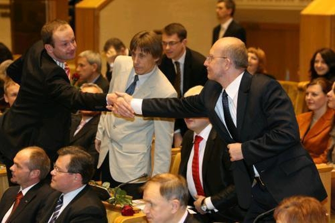 Seimo juokdariai nori valdyti toliau