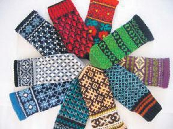 Šildo, puošia ir pasakoja