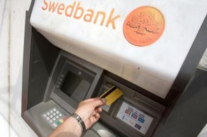 Pareiga: norėdami išsiimti pinigų iš bankomato ir dėl jų veiklos nesklandumų patyrę žmonės, privalo apie tai informuoti bankų darbuotojus.