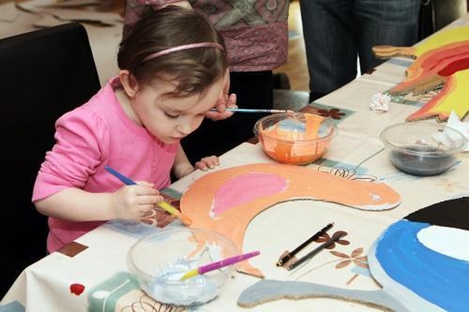 Parko medžiuose sutūps paukščiai