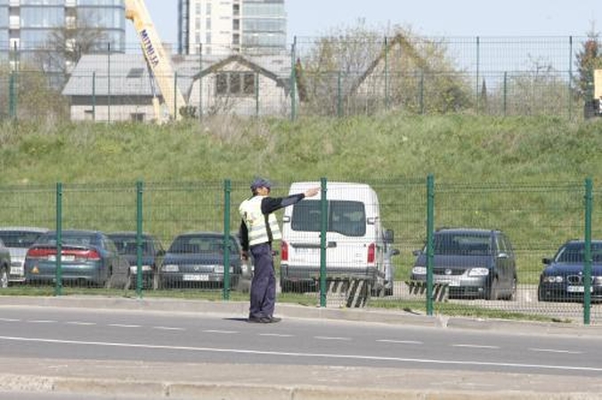 Perkėloje kelią pastoja tvoros