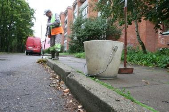 Tvarka: kol kas lapai šluojami nuo šaligatvių ir aikštelių.