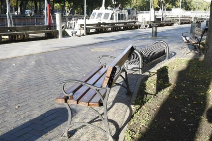 Žvejų gatvei – nauji suoliukai