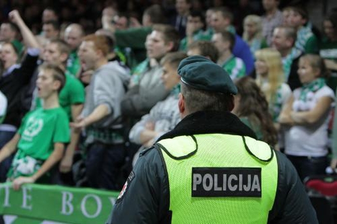 Policininkui – ašarinės dujos