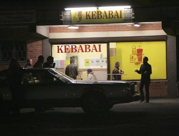 Vietoj servetėlių – laikraščių skiautės