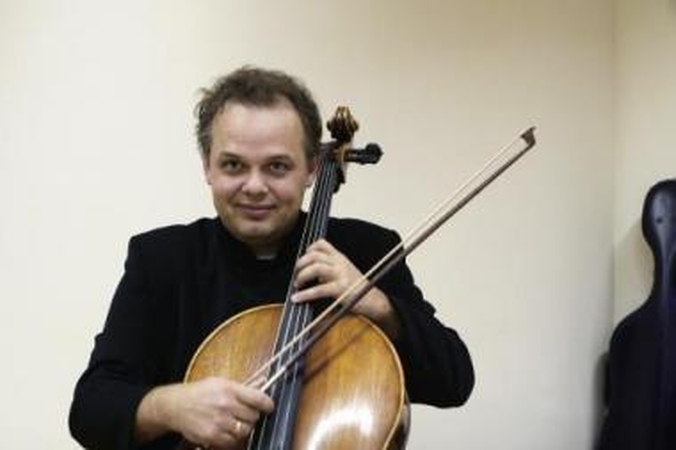 Laimė: penkių vaikų tėvas M.Bačkus tikina, jog jo gyvenimas – violončelė ir šeima.