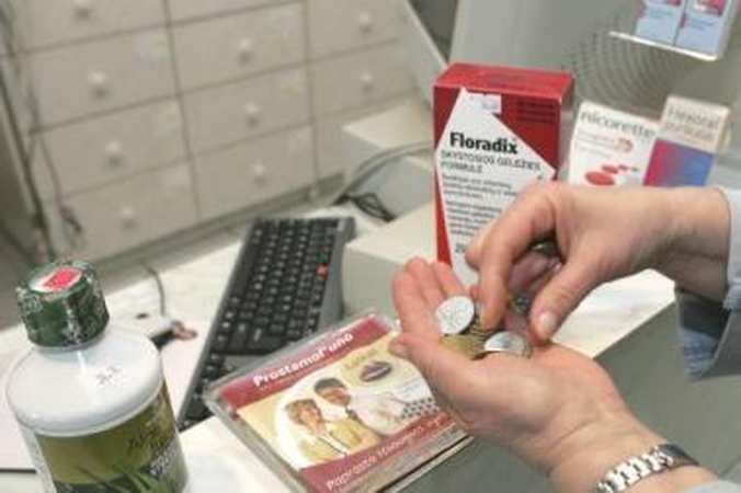 Paieškos: kol kas, norint nusipirkti pigesnių vaistų, teks paklaidžioti po vaistines.