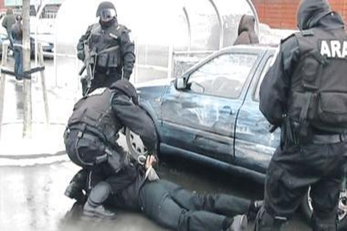 Tarnyba: sulaikant nusikaltėlius Kriminalinės policijos pareigūnams talkina ir kitų jėgos struktūrų kovotojai.