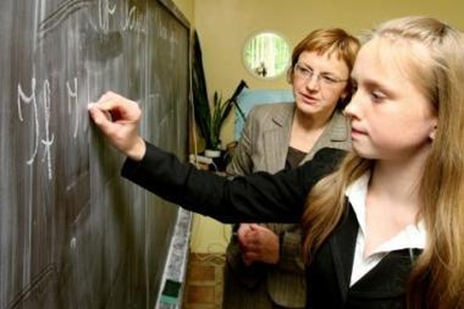Kontrastas: vieni tėveliai elektroniniais dienynais naudojasi nemokamai, kiti priversti tuštinti kišenes.