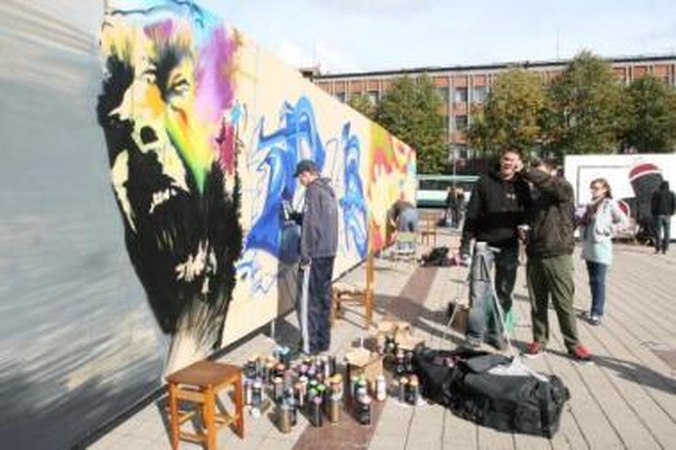 Procesas: specialiai įrengti stendai praeivių akyse transformavosi į spalvingus piešinius.