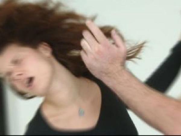 Girti paaugliai išžagino moterį