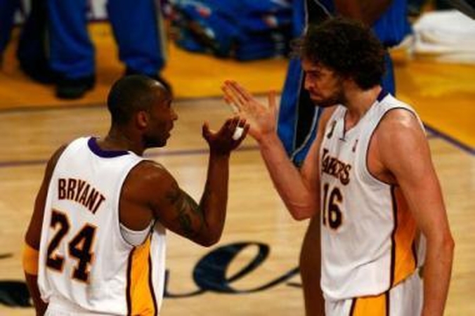 Tandemas: P.Jacksonas (dešinėje) ir K.Bryantas – "Lakers" sėkmės architektai.