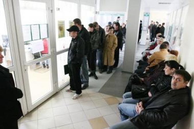 Faktas: Klaipėdos darbo biržoje kasdien užregistruojama vis daugiau žmonių, siekiančių išvengti valdžios sukurtų nelogiškų mokesčių.