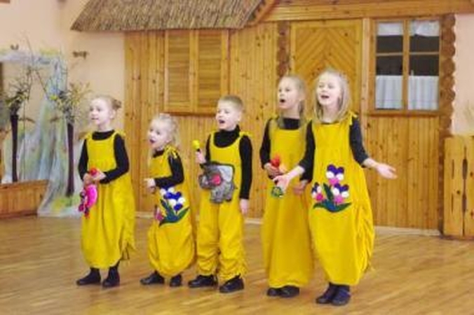Sėkmė: vaikų laisvalaikio centro klubo "Draugystė" mažieji dainininkai dėl teisės vykti į finalinį  "Dainų dainelės" konkursą varžysis su 25 konkurentais iš uostamiesčio.