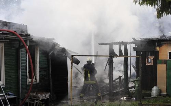 Kas padegė Žaliakalnyje tris gyvenamuosius namus?