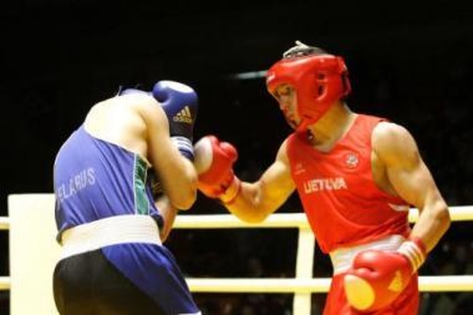 Lyderis: E.Kavaliauskas (raudona apranga) savo sportinių trofėjų kolekcijoje turi du Europos jaunių pirmenybių bronzos medalius.