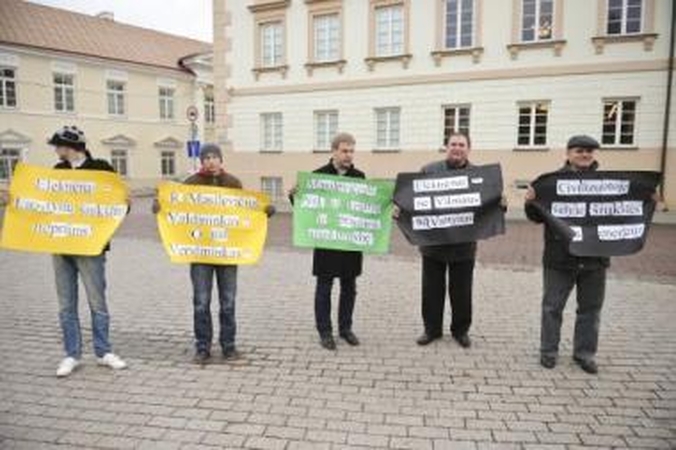 Pavargo: elektrėniškiai teigia, kad nebenori kvėpuoti Vilniaus šiukšlių skleidžiama smarve.