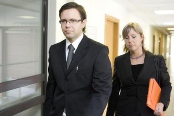 Barikados: R.Jašinsko (kairėje) teigimu, ginčą dėl "Leo LT" galima išspręsti per mėnesį, bet energetikos viceministras R.Švedas greitų sprendimų nežada.