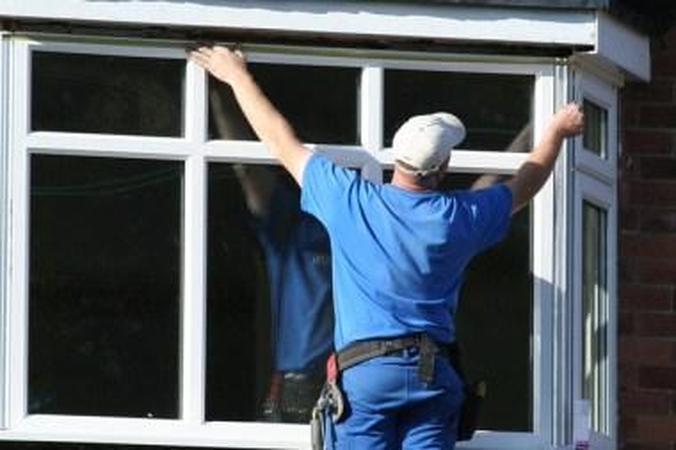 Atsainumas: bankrutavusios įmonės, kurios anksčiau masiškai montavo langus, savo klientus palieka likimo valiai. Atsiradus gedimams, žmonės priversti patys ieškoti, kas atliks garantinį...