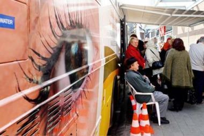Akys: daugybės žmonių nusilpęs regėjimas, pas gydytojus – ilgos eilės.