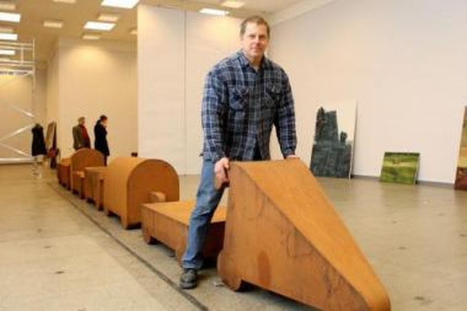 Centrinis: ekspozicijų salės centre įkurdintas metalinis A.Šlapiko "Savaitės ekspresas".