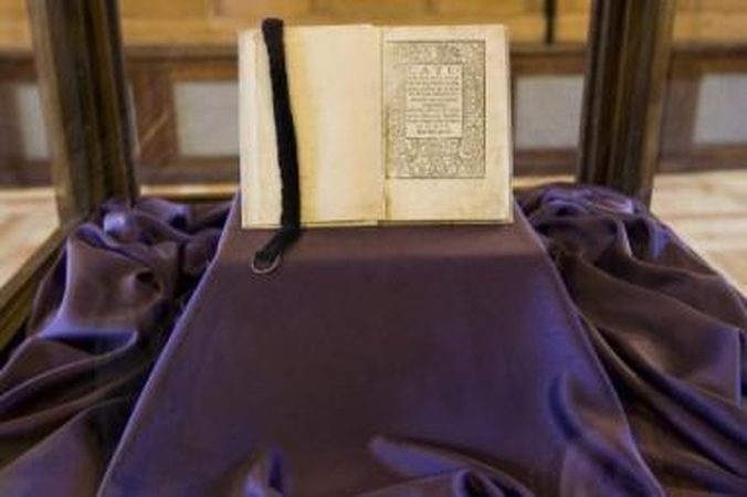 Prie pirmosios knygos – eilės