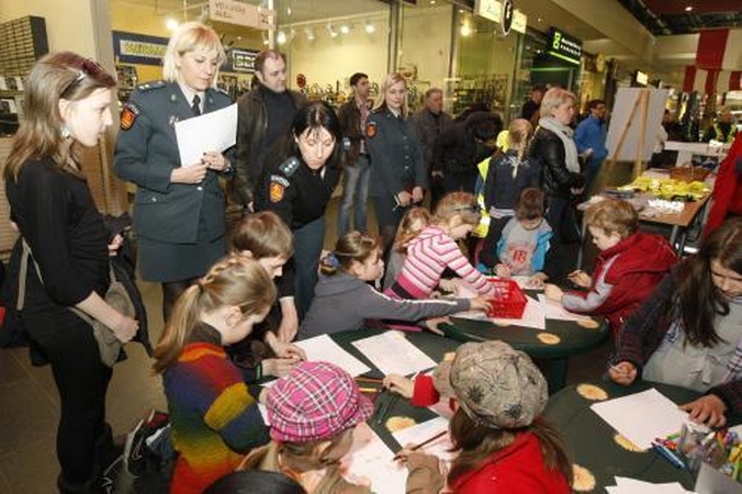 Saugaus eismo mokėsi žaisdami