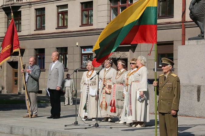 Prie Vytauto Didžiojo paminklo skambėjo patriotinės dainos
