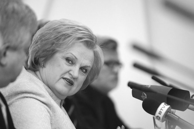 Glaustai: mirė Prunskienė, atidėtas VRK sprendimas dėl „Nemuno aušros“ ir vaikų paėmimas iš šeimos