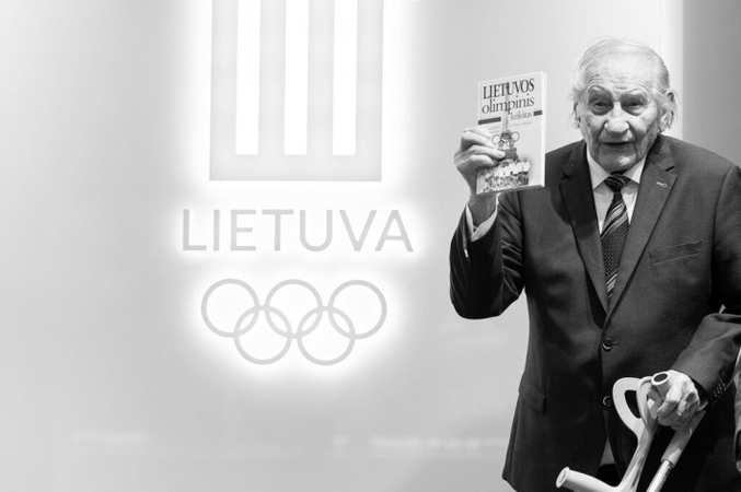 Eidamas 92-uosius metus mirė futbolo treneris Algirdas Klimkevičius